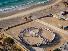 תנו צ'אנס לשלום, היום בחוף יפו (צילום: מרכז פרס לשלום)