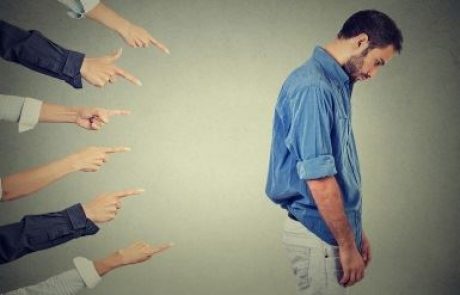התלוננה שאיזה קטין אנס אותה. שיקרה. חשבתם שינהגו איתה בחומרה???
