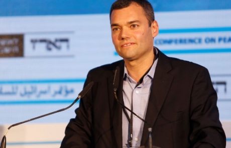 פיטר ביינרט (ה׳עיתונאי המעוכב׳), ב15 נקודות, רצוי שתכירו.